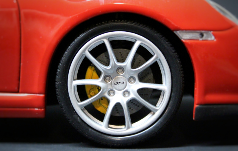 Illustration for article titled 1:18 Scale Porsche 997 GT3 by Welly